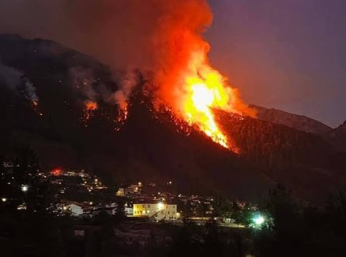 Ανεξέλεγκτη για όγδοη μέρα η φωτιά στην Κόνιτσα (pics, vid)
