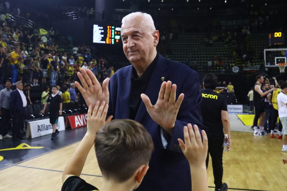 Σάκοτα: «Στόχος μας να είμαστε στο NBA Europe – Δεν με ρώτησε κάποιος για τη Sunel Arena και τον Ολυμπιακό» (pics)