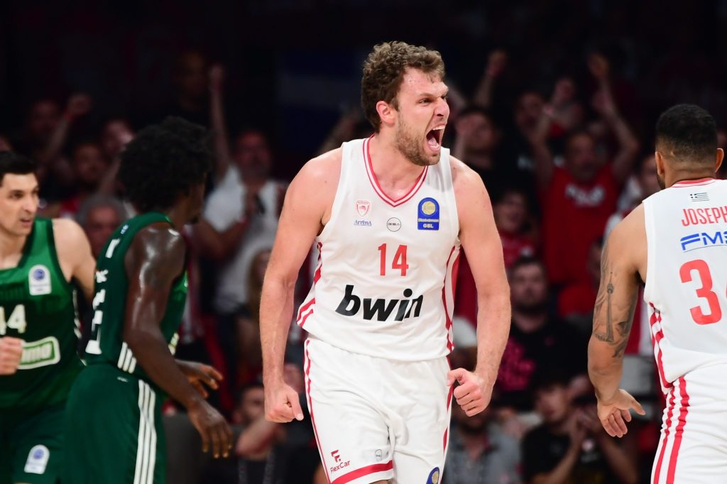 «Ο Βεζένκοφ απέρριψε πρόταση από το NBA για τον Ολυμπιακό»