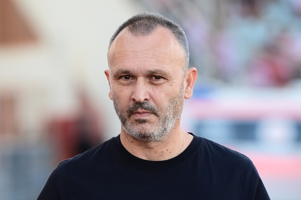 Μπράτσος: «Γίναμε πιο επιθετικοί και ισοφαρίσαμε – Περαστικά στους δύο παίκτες του Ολυμπιακού»