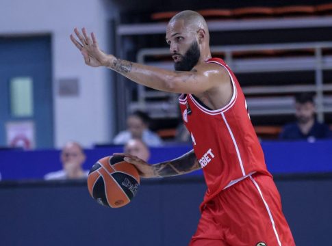 Το μήνυμα του Φουρνιέ με… φόντο το χρυσό σήμα της Euroleague στη φανέλα του Ολυμπιακού (pic)