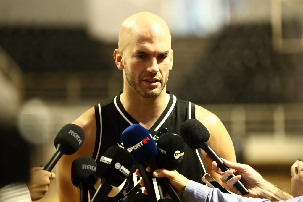 Καλάθης: «Στόχος να κερδίσουμε το Eurocup – Είναι καλό να υπάρχει πίεση»