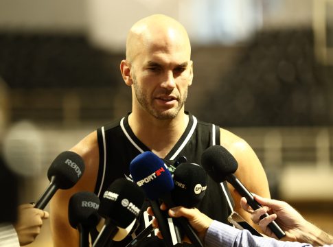 Καλάθης: «Στόχος να κερδίσουμε το Eurocup – Είναι καλό να υπάρχει πίεση»