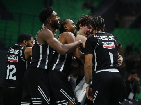 ΠΑΟΚ – Παρτιζάν 100-99: Τελικός για τον «Δικέφαλο» με buzzer beater αλλά και χρήσιμα συμπεράσματα για τον Τρινκιέρι