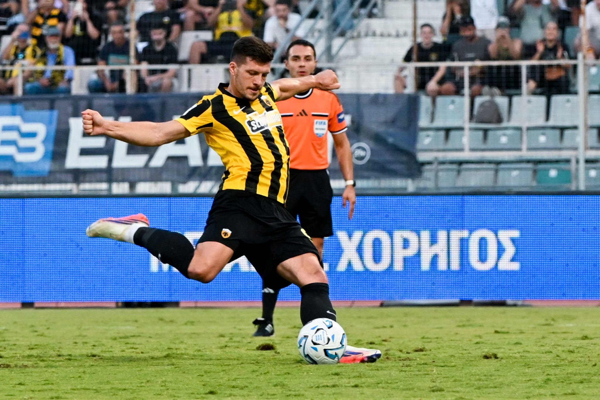 Πέναλτι του Γιόβιτς για το 1-0 της ΑΕΚ στο Πανθεσσαλικό (vid)