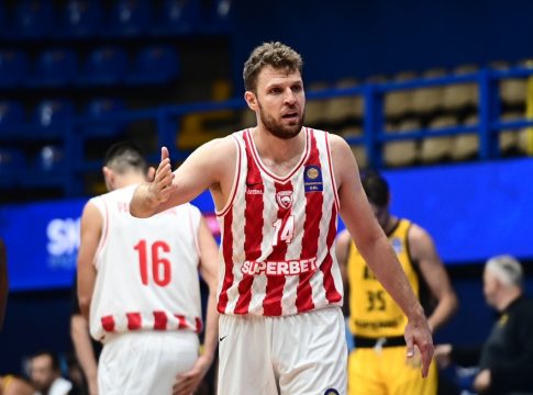 Βεζένκοφ: «Συλλυπητήρια στην οικογένεια του Σούλη Μαρκόπουλου – Κάνουμε τα ίδια λάθη σε κάθε παιχνίδι και είναι ανησυχητικό»