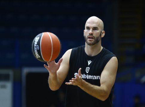Η είσοδος και η προθέρμανση του ΠΑΟΚ πριν τον τελικό του Stoiximan Super Cup (vids)