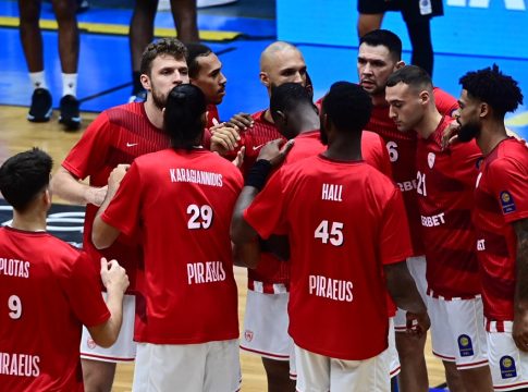 Το ζέσταμα του Ολυμπιακού λίγο πριν το τζάμπολ στον τελικό (vids)