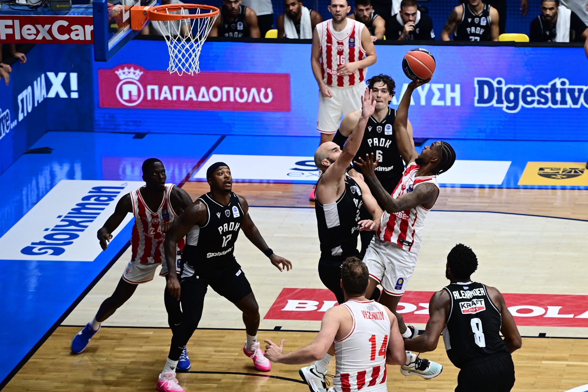 Άλλη πίστα ο πρωταθλητής Ευρώπης (101-96) – Το σήκωσε και αυτό ο Θρύλος (vids)