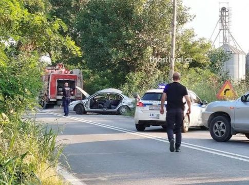 Κορινθία: Σοβαρό τροχαίο στις Κεχριές – Σύγκρουση δύο Ι.Χ. με έναν τραυματία