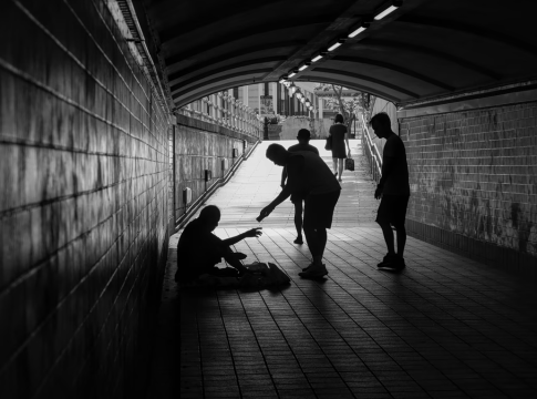Eurostat: Διαλύει το αφήγημα Μητσοτάκη περί βελτίωσης της ζωής των Ελλήνων – Αυξήθηκε η φτώχεια από το 2019