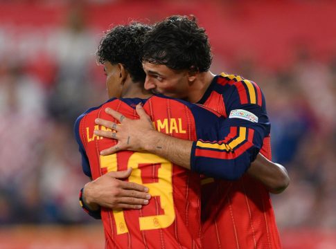 Ο Γιαμάλ οδηγεί την ακάθεκτη Ισπανία (4-1) – Πέρασε από την Πράγα η Αγγλία (0-2)