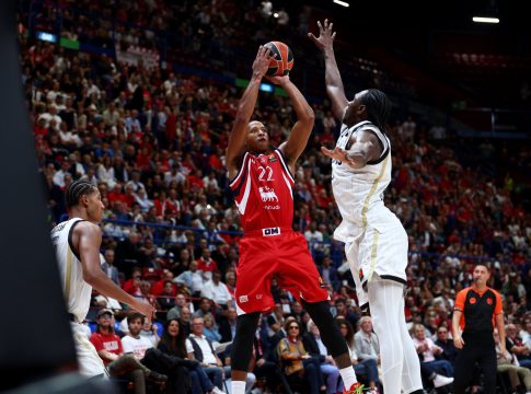 «Clutch» Χολ και Αρμάνι-Βίρτους 87-85 (vid)