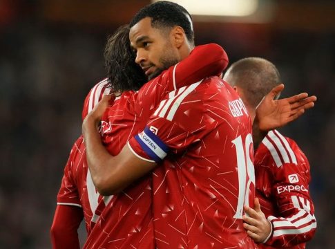 Λίβερπουλ (3-1) και Άρσεναλ (4-2) πέρασαν στους «16» του Carabao Cup