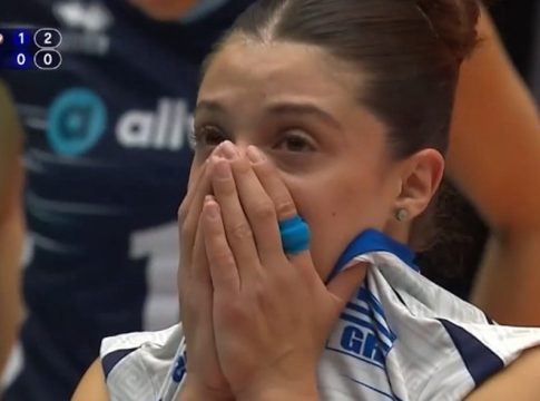 Tραυματίστηκε σοβαρά η Αγγελοπούλου – «Πάγωσε» όλο το γήπεδο (vid)