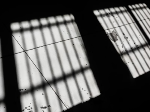 Θεσσαλονίκη: Στη φυλακή νεαρός που χαστούκισε τη μητέρα του – «Θα σε ξεκοιλιάσω»