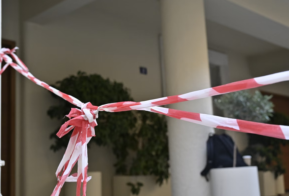 Γιώργος Μαζωνάκης: Πέντε φακέλους και σακούλες με στοιχεία συνέλεξαν από την κλινική στο Κολωνάκι αστυνομικοί του ελληνικού FBI