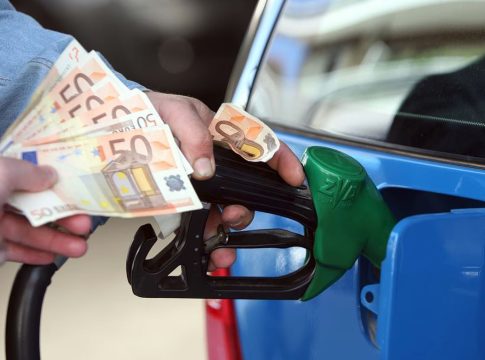Eurostat: Αύξηση 23,8% στις τιμές των καυσίμων στην ΕΕ μέσα σε ένα χρόνο – Αύξηση 16% στην Ελλάδα