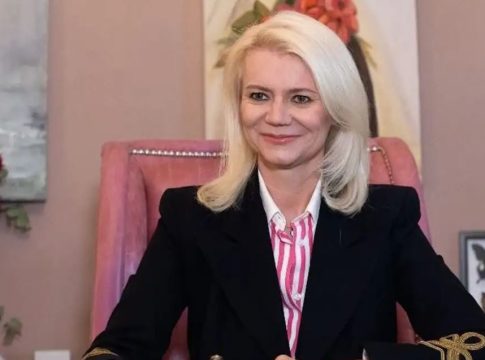 Ποια είναι η Ιωάννα Γάκα που έκανε την πλασμαφαίρεση στον Γιώργο Μαζωνάκη