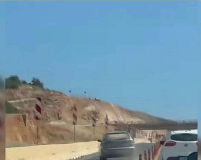 Κρήτη: Ταυτοποιήθηκε και συνελήφθη 17χρονος οδηγός που έσπασε τα κολωνάκια για να κάνει παράνομη προσπέραση