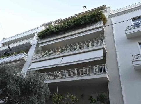 Νέα καταγγελία για το ιατρείο της Καρνεάδου: «Μου είπε ότι θα γίνω ομοφυλόφιλος αν δεν κάνω πλασμαφαίρεση»