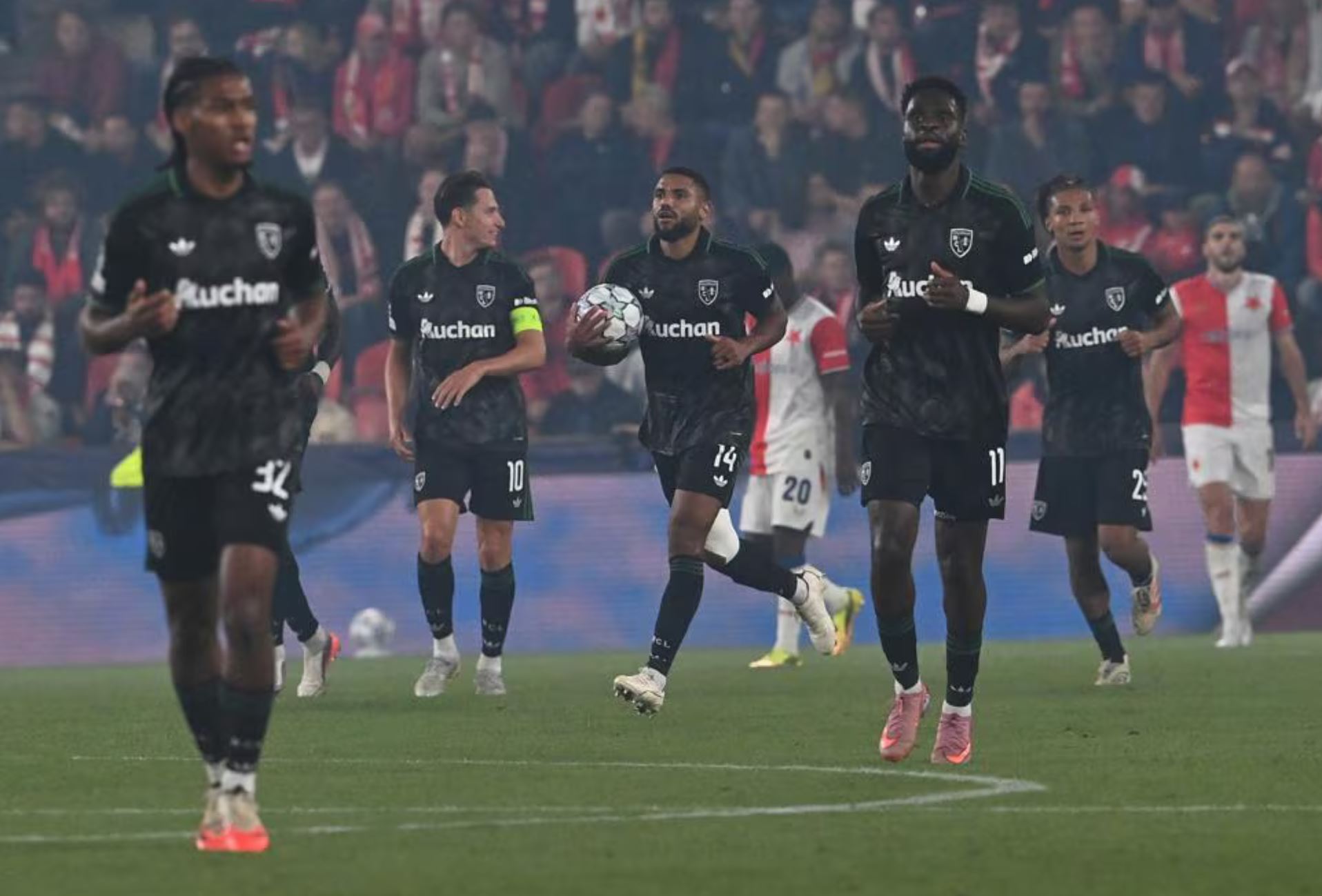 Σλάβια – Λανς 2-3: Απόδραση για τους Γάλλους με επική ανατροπή