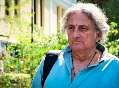 Υπόθεση Μαζωνάκη: «Για κάθε πελάτη που έστελνε στη γιατρό λάμβανε ένα χρηματικό ποσό», λέει ο δικηγόρος του υπνοθεραπευτή