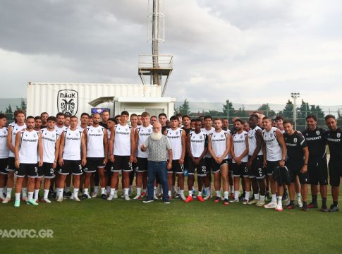 Στην προπόνηση του ΠΑΟΚ ο Ιβάν Σαββίδης: «Θέλω να δώσετε το αίμα σας για να πάρουμε το πρωτάθλημα»