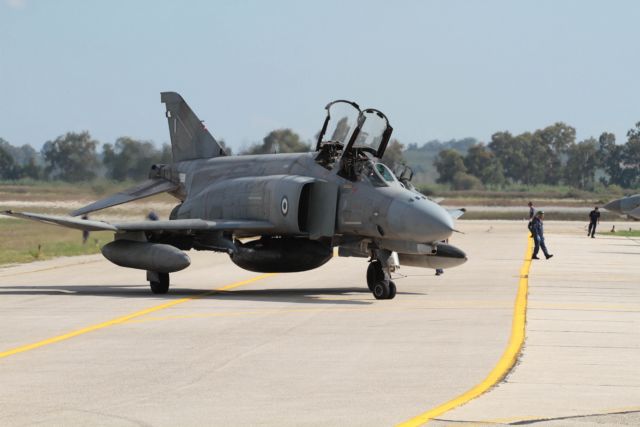 Έπεσε Phantom κατά τη διάρκεια επίδειξης στην Τανάγρα (vid)