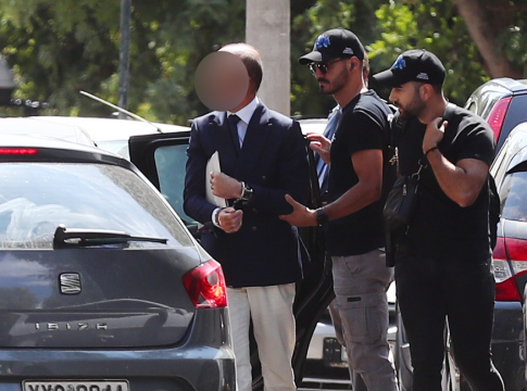 Για ανθρωποκτονία με ενδεχόμενο δόλο κατηγορούνται πλέον οι γιατροί για τον θάνατο του Γιώργου Μαζωνάκη