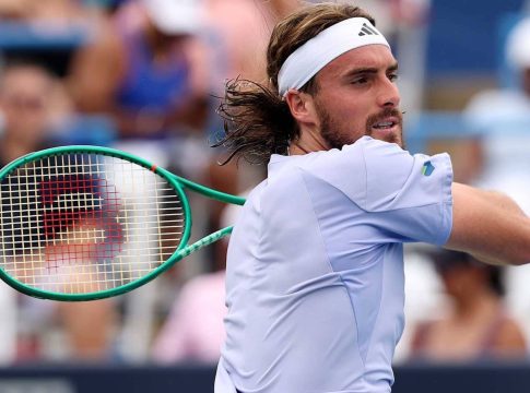Με νίκη ξεκίνησε τις υποχρεώσεις του στο Τόκιο ο Τσιτσιπάς