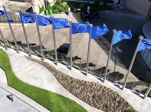 «Καμπανάκι» στην Ελλάδα από την Κομισιόν για χρέη 1,3 δισ. ευρώ σε προμηθευτές