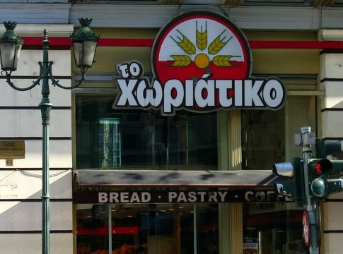 «Χωριάτικο»: Πώς 69χρονη ΑμεΑ χρησιμοποιήθηκε ως αχυράνθρωπος – Τι λέει ο δικηγόρος της