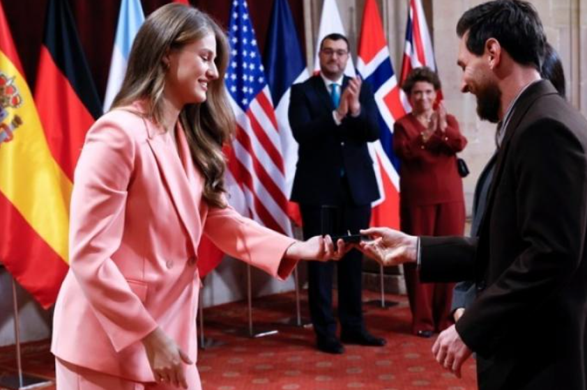 Ο Λιονέλ Μέσι παρέλαβε το βραβείο «Πριγκίπισσα των Αστουριών» από τη Λεονόρ (vid)
