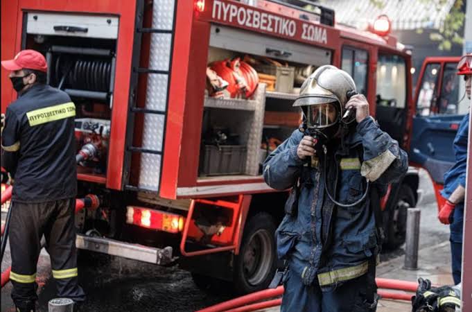 Φωτιά σε αποθήκη ανταλλακτικών στο Κοτρώνι Μαραθώνα