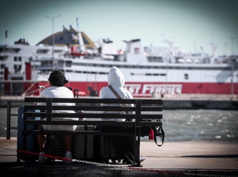 Θυελλώδεις άνεμοι: Δεμένα έως τις 20:00 τα πλοία από τον Πειραιά – Σε ισχύ το απαγορευτικό απόπλου