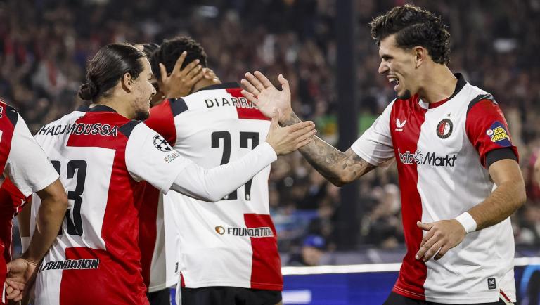 Φέγενορντ – Κόμο 3-2: Πρώτη νίκη με ανατροπή και σούπερ Μούσα – Σκόραρε ο Δουβίκας στο 93′