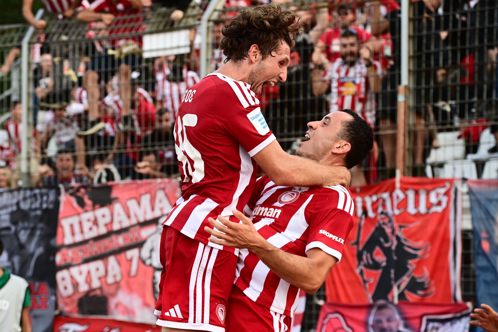 Marca: «Η νέα Ελλάδα έχει τις ρίζες της στον Ολυμπιακό» – Αποθέωση για Μαρινάκη