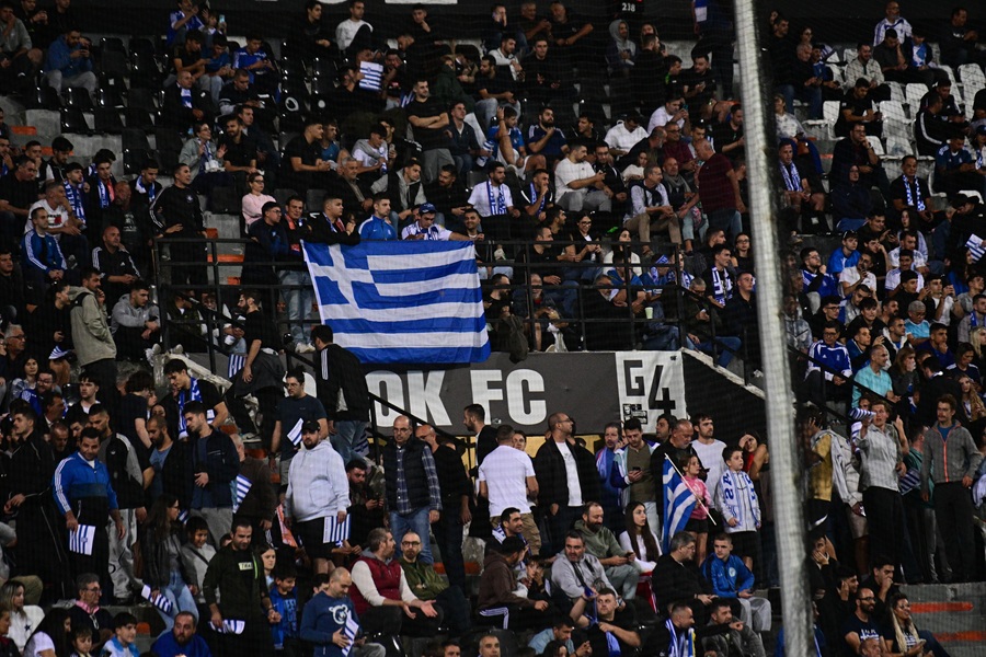 Ελλάδα – Ολλανδία: Βίντεο από την κατάμεστη Τούμπα – Εντυπωσιακή η ατμόσφαιρα