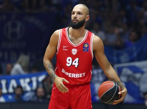 Φουρνιέ: «Πώς νιώθετε που θα μας υποστηρίξετε στη SUNEL Arena αυτή τη σεζόν;»