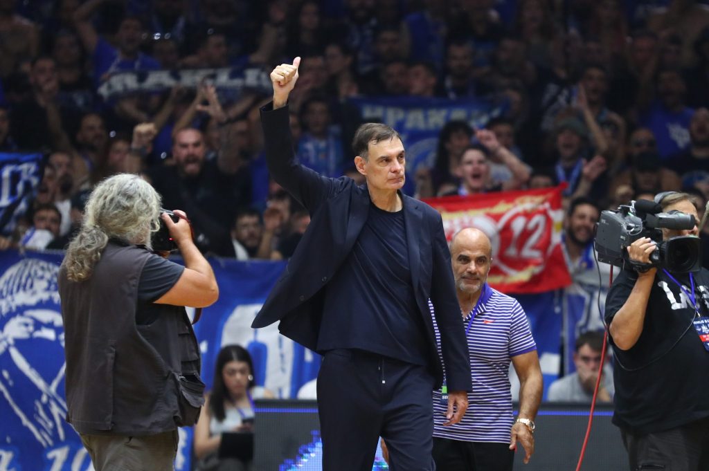 Μπαρτζώκας: «Από ποιους γίνεται κουβέντα για το time-out, από αυτούς που με βρίζουν για 40 λεπτά;»