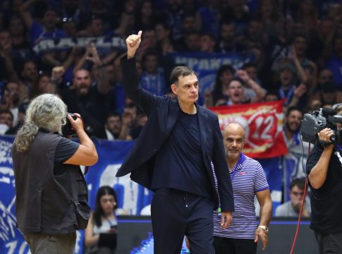 Μπαρτζώκας: «Από ποιους γίνεται κουβέντα για το time-out, από αυτούς που με βρίζουν για 40 λεπτά;»