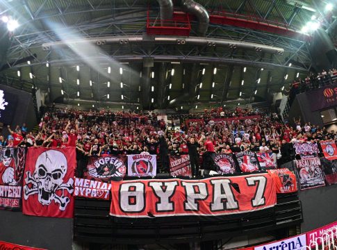 Θύρα 7: «Καταδικάζουμε φθορές και συνθήματα, διαφωνούμε με την ΚΑΕ στο σημείο που υποκαθιστά τις Αρχές»