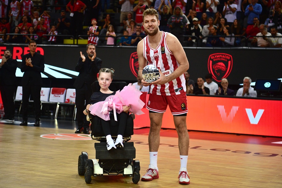 Η Euroleague βράβευσε τον Βεζένκοφ ως πρεσβευτή του One Team (pics, vid)