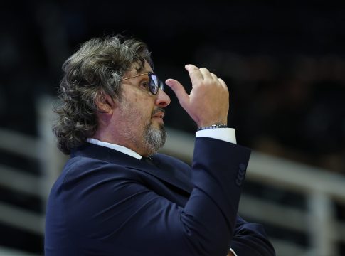 Απασφάλισε ο Τρινκιέρι: «Δεν είμαι ικανοποιημένος, πληρώνομαι για να πιέζω καθημερινά τους παίκτες μου»