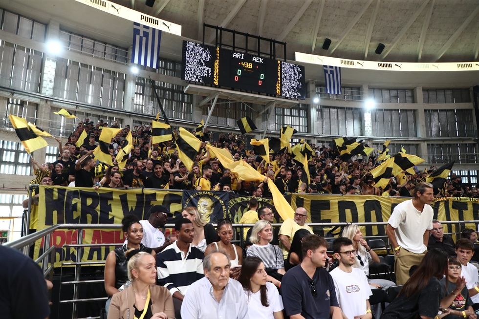 Άρης – ΑΕΚ: Κατάμεστο και πάλι το «Nick Galis Hall» – Οι κιτρινόμαυρες σημαίες στο νέο «πέταλο» (pics)