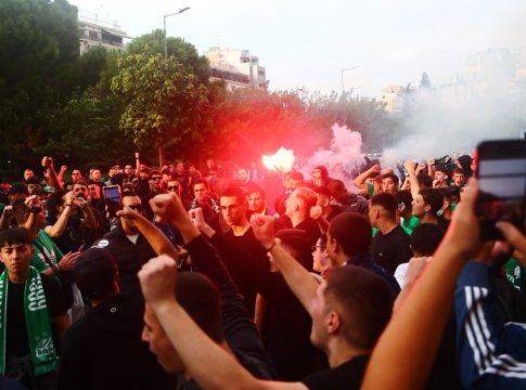Οι οπαδοί του Παναθηναϊκού ξεπροβόδισαν την αποστολή και ζήτησαν διπλό στο ντέρμπι (pics)