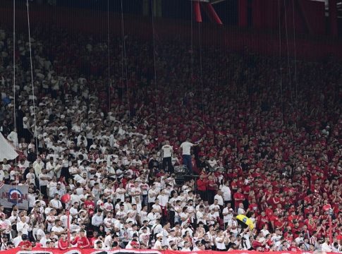 Εντυπωσιακή ατμόσφαιρα από τους οπαδούς του Ολυμπιακού στο «Γ. Καραϊσκάκης» (pics, vid)