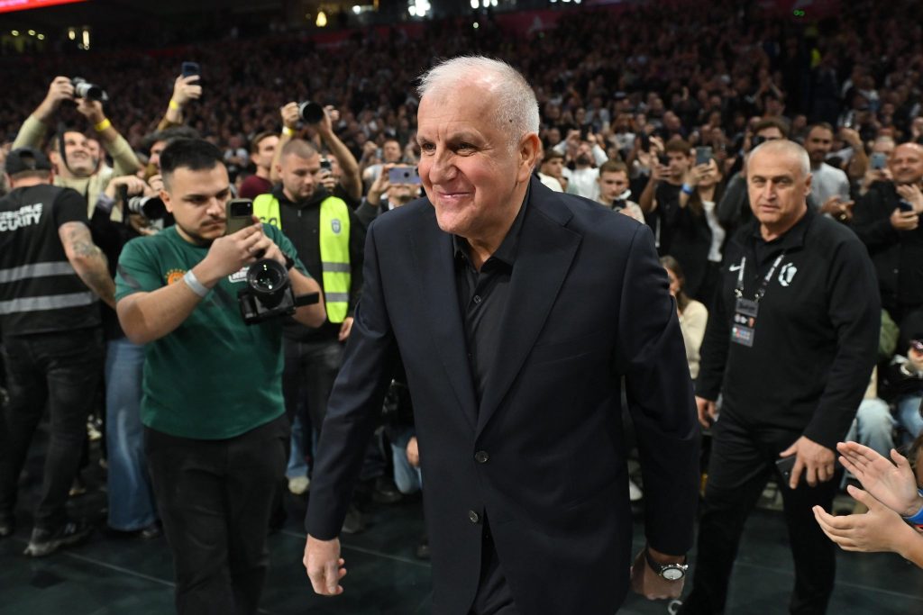 Αποθέωση για τον Ομπράντοβιτς στην Belgrade Arena (vids,pics)
