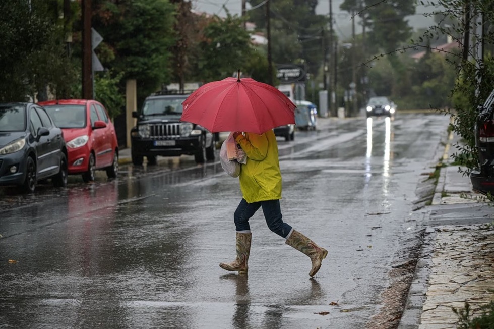 Καιρός: Πού θα χρειαστούμε ομπρέλα – Μικρή πτώση της θερμοκρασίας